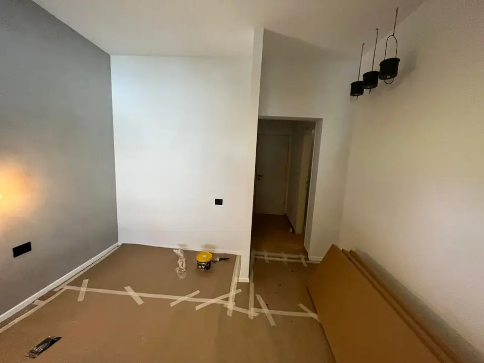 חדר בתהליך: הכנה, תיקונים וצבע