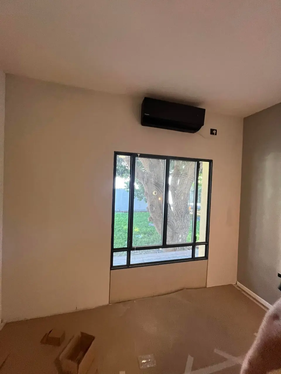 חדר בתהליך: הכנה, תיקונים וצבע