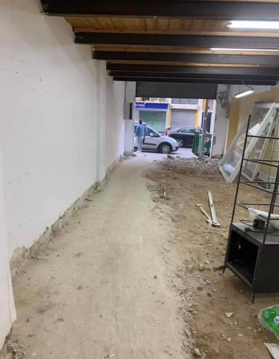חנות ספרים: מעטפת ריקה עד פתיחה