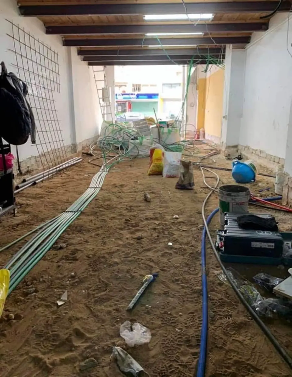 חנות ספרים: מעטפת ריקה עד פתיחה