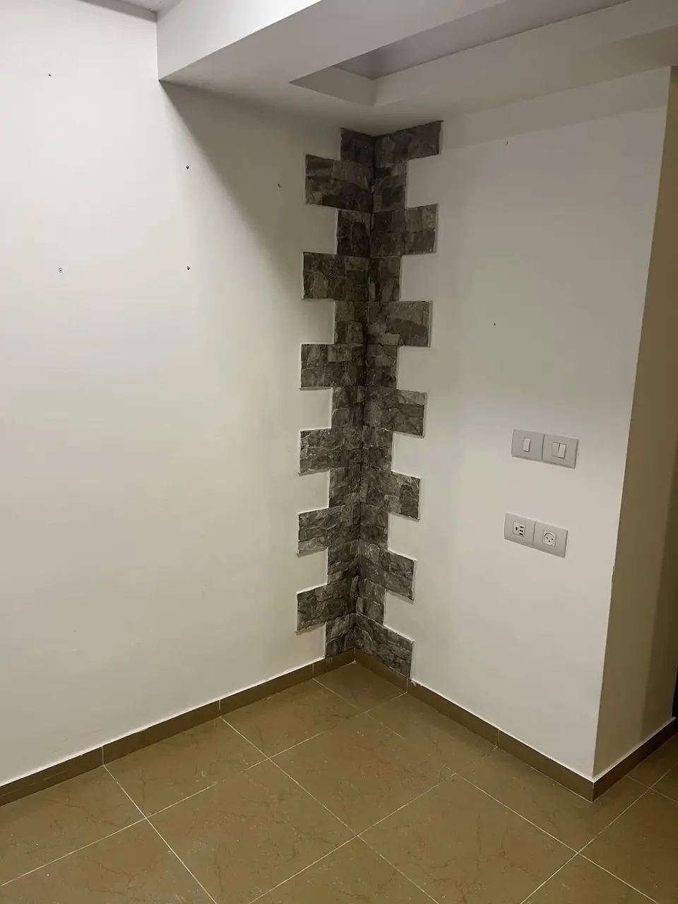 חיפוי אבן ופינות מוגנות